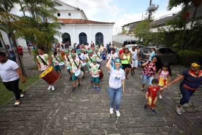 notícia: Em iniciativa inédita, Governo proporciona carnaval inclusivo a pessoas com TEA