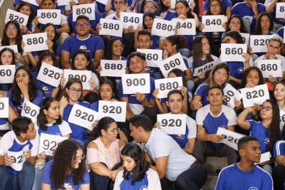 notícia: Enem: 70% dos alunos da Escola Estadual Albanízia Lima têm notas acima de 700 na Redação