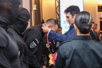 notícia: Governador do Pará condecora policiais civis que atuaram em Operação no Rio de Janeiro