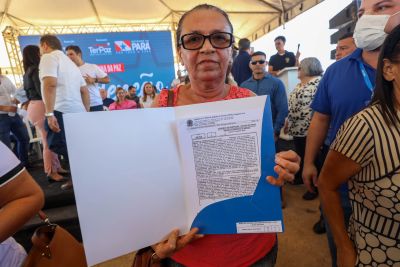 notícia: Dia histórico: mil famílias de Redenção recebem títulos de propriedade com registro em Cartório