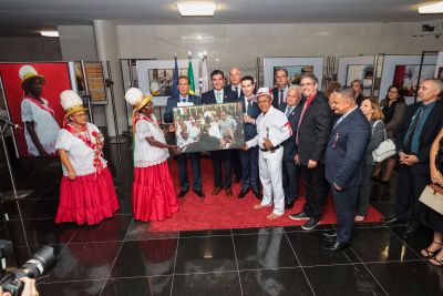 notícia: Governador prestigia abertura de exposição sobre a Marujada de Bragança no Senado Federal