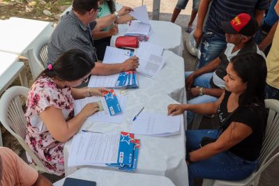 notícia: Governo do Estado entrega cheques do 'Sua Casa' para 100 famílias  de Tracuateua
