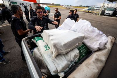 notícia: Forças de Segurança Pública apreendem cerca de uma tonelada de drogas em uma embarcação, no Marajó