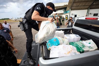 galeria: Forças de Segurança Pública apreendem cerca de uma tonelada de drogas em uma embarcação, no Marajó