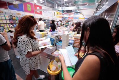notícia: Credlivro injeta R$ 6,7 milhões para incentivo à leitura na Feira Pan-Amazônica do Livro