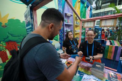 notícia: Professores aderem ao Credlivro na 26ª Feira Pan-Amazônica do Livro e das Multivozes