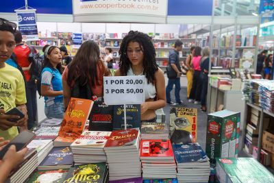 notícia: Feira Pan-Amazônica do Livro e das Multivozes oferece ampla variedade de livros com preços acessíveis