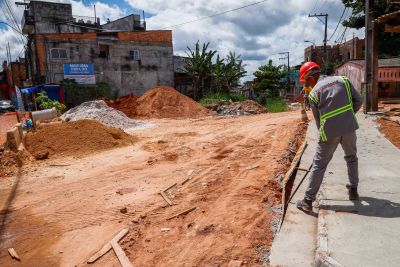 galeria: Secretaria de Obras Públicas avança com pavimentação asfáltica no Curió-Utinga
