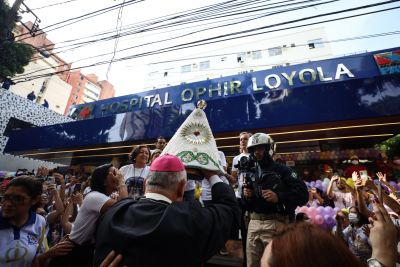 notícia: Imagem peregrina de Nossa Senhora de Nazaré emociona pacientes do Ophir Loyola 