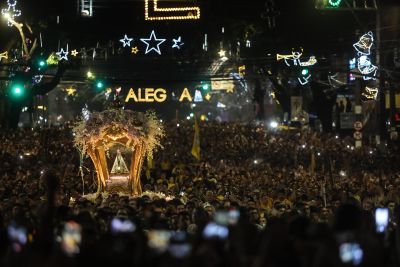 notícia: Em 2023, Trasladação leva 1,5 milhão de pessoas às ruas de Belém e é marcada pela emoção dos fiéis