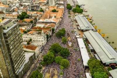 notícia: Círio de Nazaré é celebrado por milhares de fiéis em Belém, neste domingo (08)