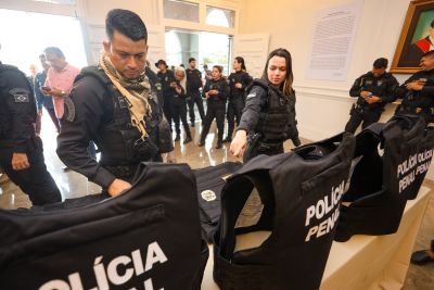 galeria: Governo do Estado entrega 550 equipamentos e mais 40 viaturas ao sistema penal - coletes