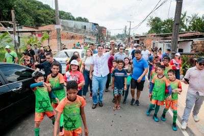 notícia: Moradores do Tapanã recebem 3,7 km de pavimentação asfáltica na capital paraense
