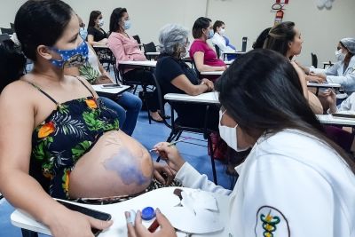 notícia: Grávidas ganham pintura gestacional em curso no Hospital Abelardo Santos