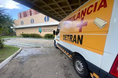 notícia: Em Ananindeua, Detran utiliza ambulância do órgão para o transporte de idosa acamada 