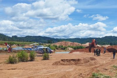notícia: 'Operação Curupira' apreende cinco escavadeiras em garimpo, em São Félix do Xingu