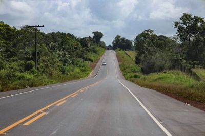 notícia: Setran conclui asfalto e trabalha na sinalização da rodovia PA-140 