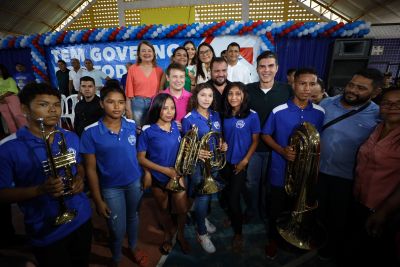 notícia: Governo entrega instrumentos musicais para alunos de escola estadual em Gurupá