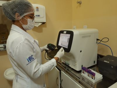 notícia: HRPC investe em laboratório de análises clínicas para otimizar processos e garantir a qualidade do serviço prestado