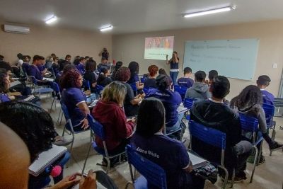 notícia: Escola Estadual Avertano Rocha, em Icoaraci, debate empoderamento feminino