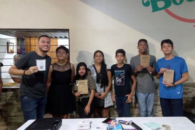 notícia: Escolas realizam projetos de escrita literária com lançamento de livros e concurso de poesias