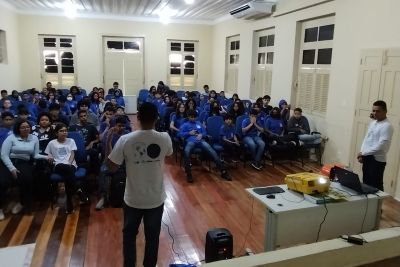 notícia: Hospital Jean Bitar promove palestra em escola de Belém sobre importância da água