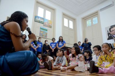 notícia: Crianças da creche Orlando Bitar fazem visita lúdica ao Museu do Judiciário