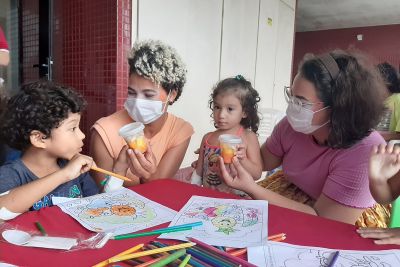 notícia: Peça teatral incentiva alimentação saudável entre as crianças internadas no Abelardo Santos