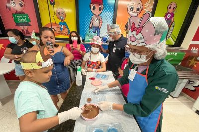 notícia: Crianças aprendem a fazer ovo de Páscoa no Hospital Oncológico Infantil, em Belém