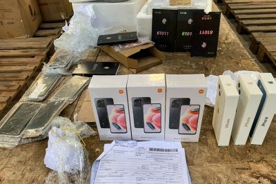 notícia: Sefa apreende 54 celulares e cinco placas para celulares em Redenção