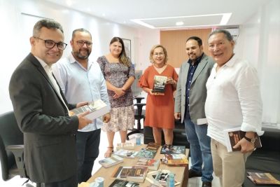 notícia: Editora da Imprensa Oficial entrega obra de memórias e histórias do Baixo Tocantins