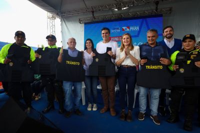 notícia: Governo entrega rádios e coletes balísticos para órgãos municipais em Bragança