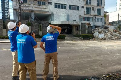 notícia: Polícia Científica realiza perícia em edifício com desabamento de sacadas em Belém