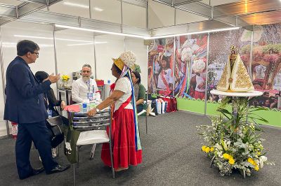 notícia: Pará leva mini-procissão do Círio, Çairé e Marujada para feira turística em São Paulo 