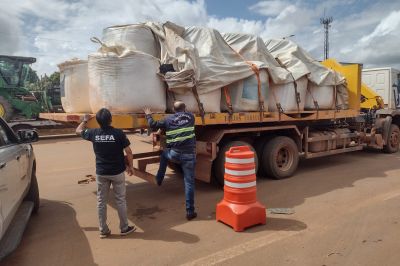 notícia: Fiscais da Sefa apreendem cargas de fertilizantes e bebidas com irregularidades