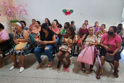 notícia: Serviços de saúde e palestras encerram programação pelo Dia das Mães na Uremia