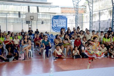 notícia: Escola Estadual D. Pedro II recebe ação de cidadania e prevenção ao uso de drogas