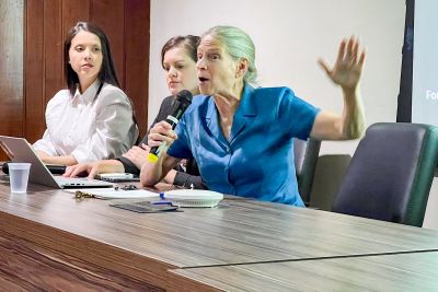 notícia: Pesquisadora norte-americana ministra palestra sobre sistema Redd+ para servidores da Semas