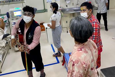 notícia: Hospital Regional do Baixo Amazonas leva contação de histórias a pacientes renais 