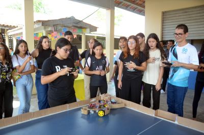 notícia: Estudantes da rede estadual participam de torneio de futebol de robôs 