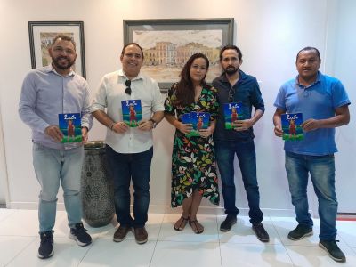 notícia: Editora da Ioepa entrega livro infantil sobre realidade amazônica