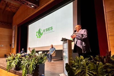 notícia: Presidente do Ideflor-Bio medeia painel de manejo florestal em Simpósio Internacional