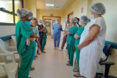 notícia: Servidores promovem momento devocional no Hospital Regional do Tapajós    
