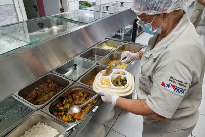 notícia: Pacientes do HJB têm refeição com tempero regional no Dia da Culinária Paraense