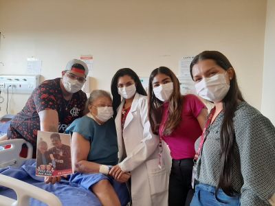 notícia: Avós internados no Hospital Abelardo Santos recebem fotos e mensagens dos netos