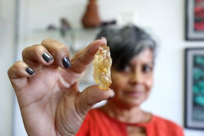 notícia: Empresa instalada no PCT Guamá usa a ciência para certificar pedras preciosas