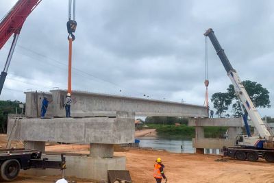 notícia: Obra de construção da ponte sobre o rio Alto Acará chega às etapas finais