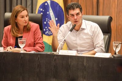 notícia: Governador do Pará reúne com nova operadora do Aeroporto Internacional de Belém visando a conferência do clima
