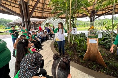 notícia: Alunos da Escola Bosque conhecem a diversidade da fauna e flora do Parque do Utinga