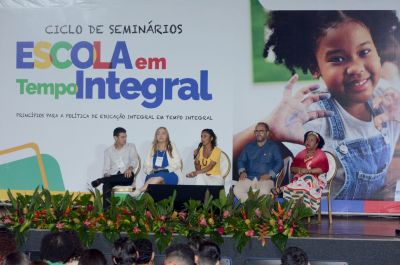 notícia: Em evento do MEC, diretor compartilha experiências de escola em tempo integral no Pará